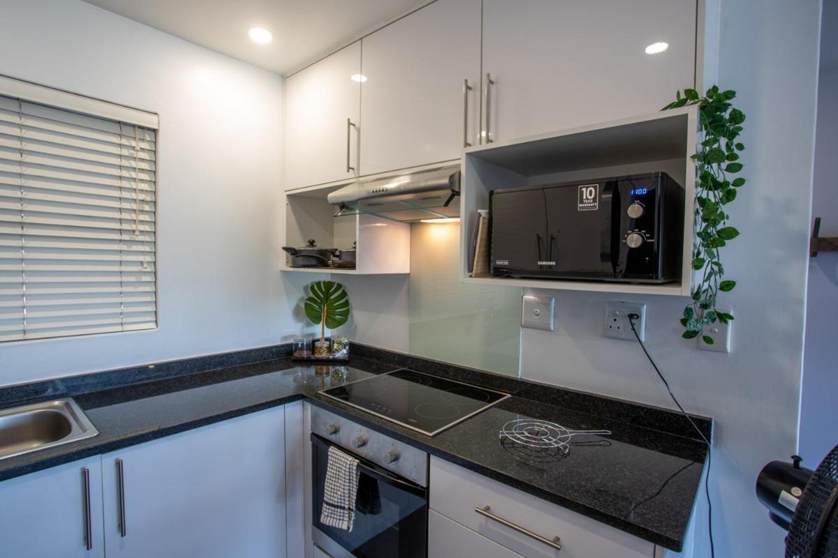 Stylish 1 Bedroom Eastpoint * Durban