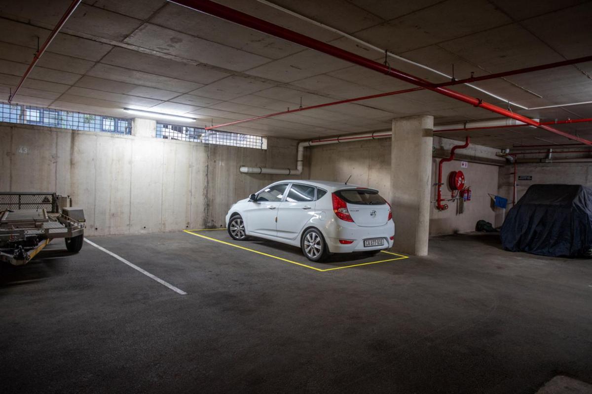 Apartment Stylish 1 Bedroom Eastpoint Durban