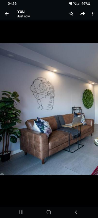 Stylish 1 Bedroom Eastpoint * Durban