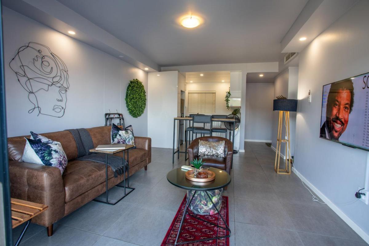 Stylish 1 Bedroom Eastpoint Apartment Durban